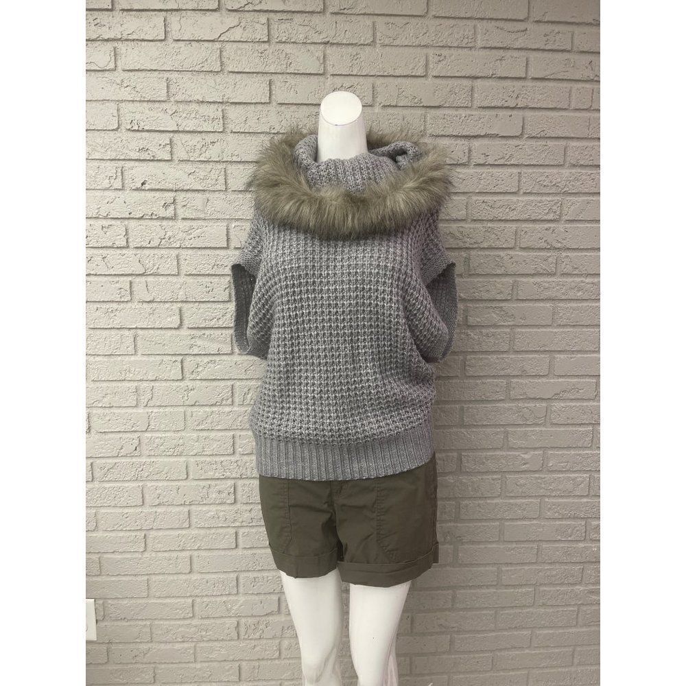 Jennifer Lopez Gray Chunky Sleeveless Top with Removable Faux Fur Hoodie Size M